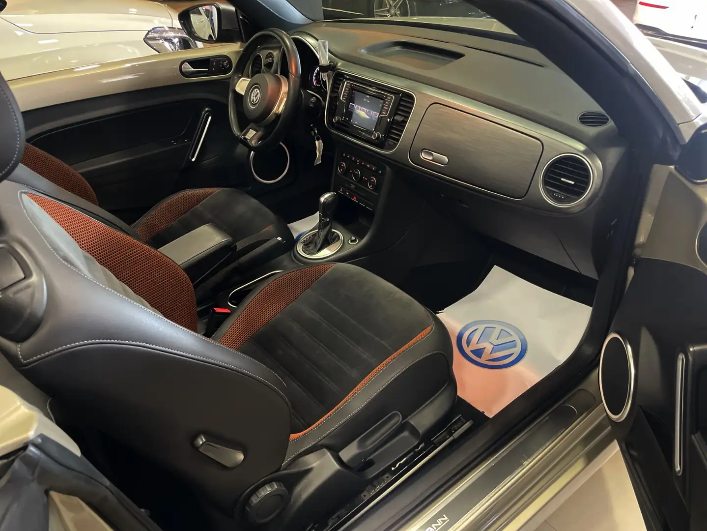 Volkswagen Beetle Cabrio 1.4 TSI R-Line DSG 150 Grau - 2