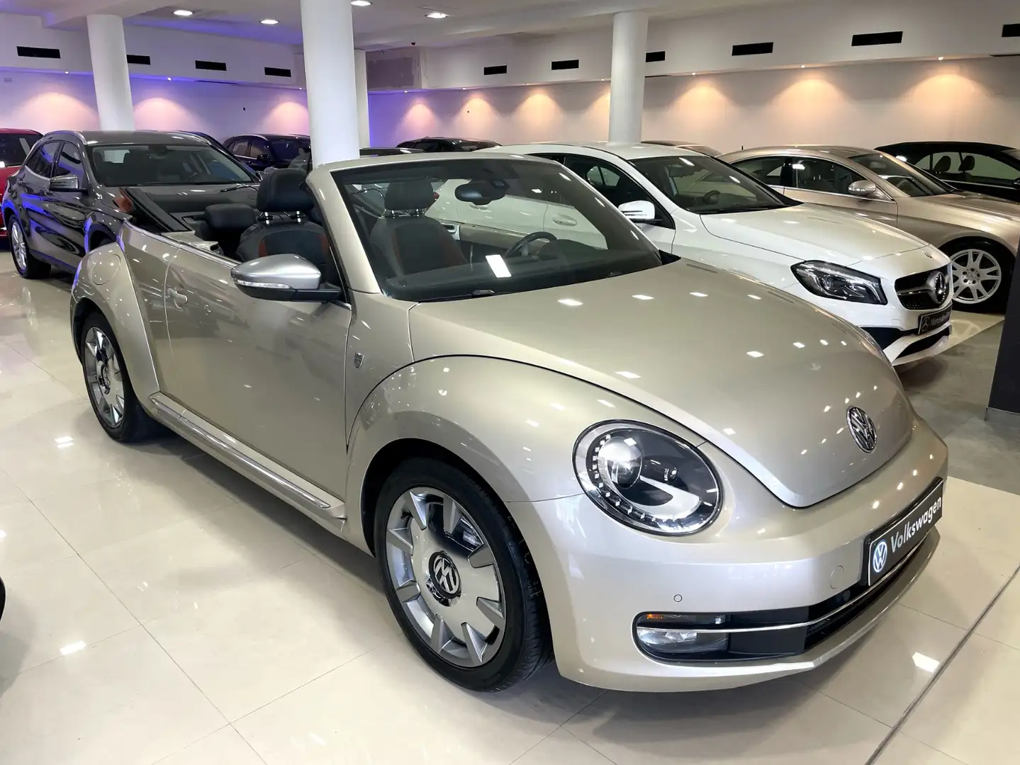 Volkswagen Beetle Cabrio 1.4 TSI R-Line DSG 150 Grau - 1