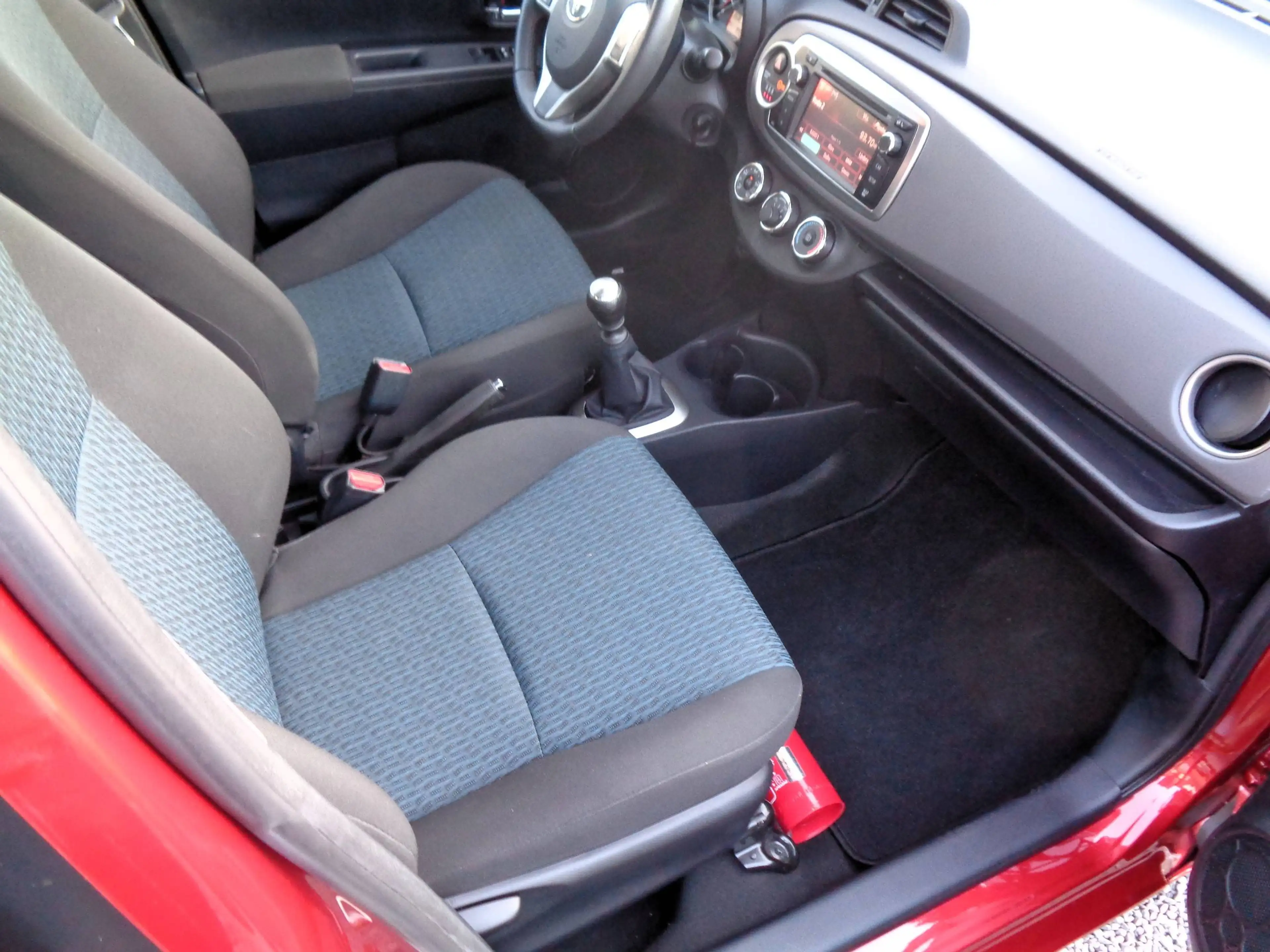 Toyota Yaris Yaris 1.3i // 9500KM // Camera //Airco // Garantie — photo 10