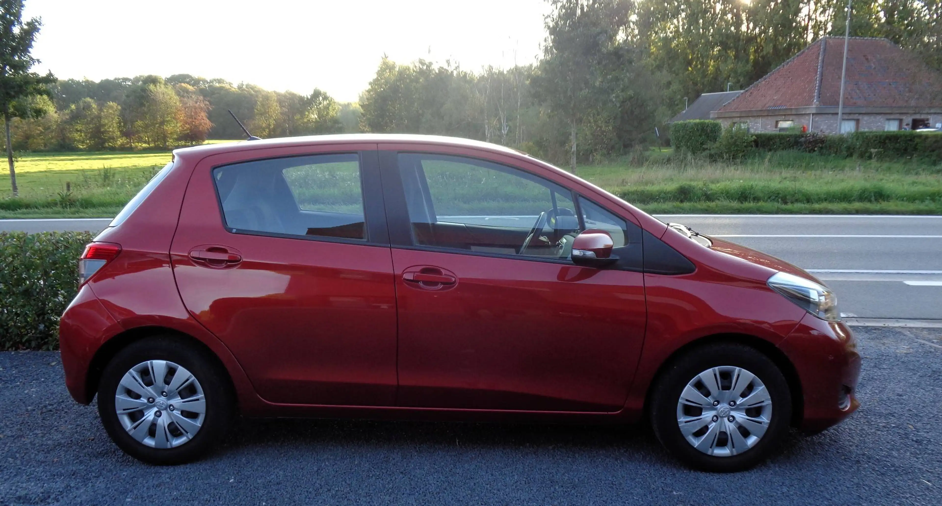 Toyota Yaris Yaris 1.3i // 9500KM // Camera //Airco // Garantie — photo 5