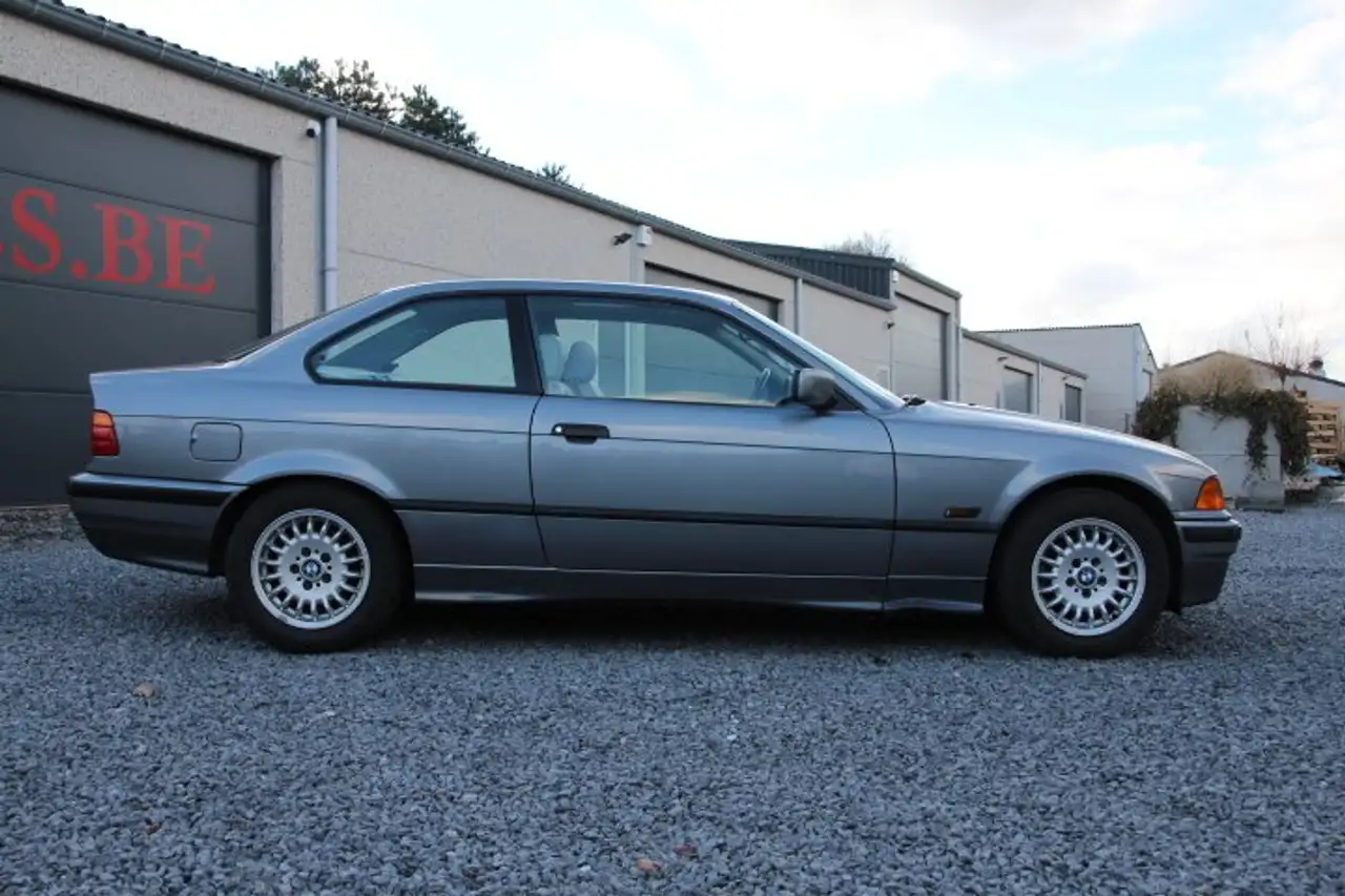 BMW 325i Coupé E36, foto 8
