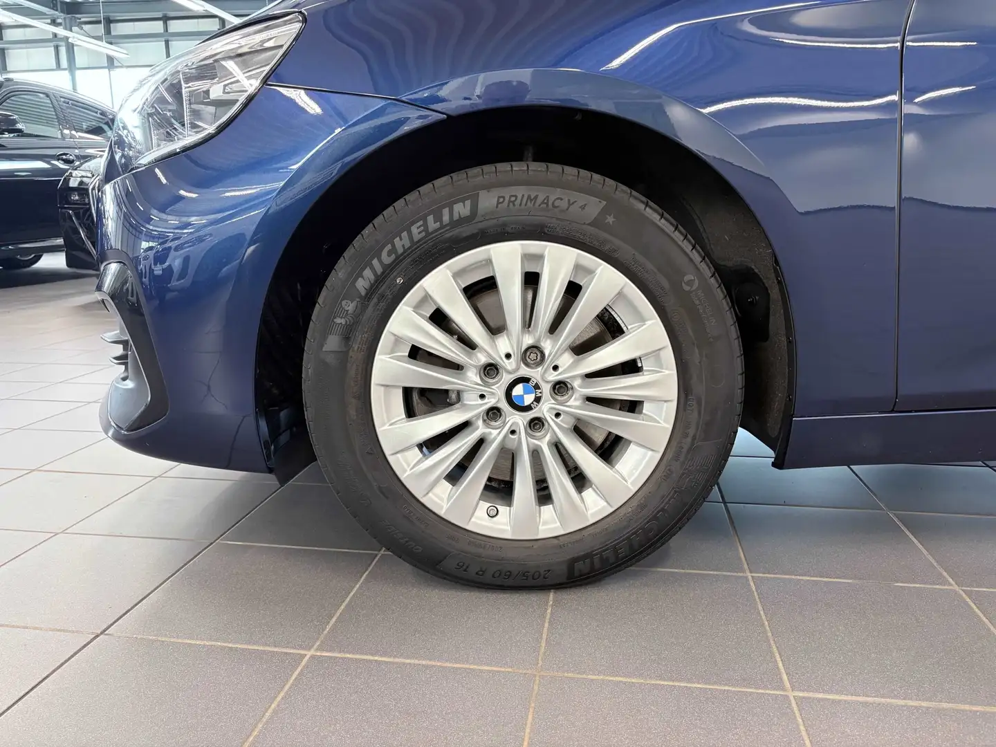 BMW 220 i Active Tourer Advantage NAVI LED PDC V+H DAB Sit Blau - 2