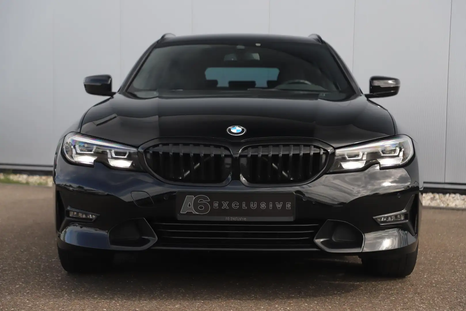 BMW 318 3-serie Touring 318i M Sport Shadowline Automaat 1 Zwart - 2