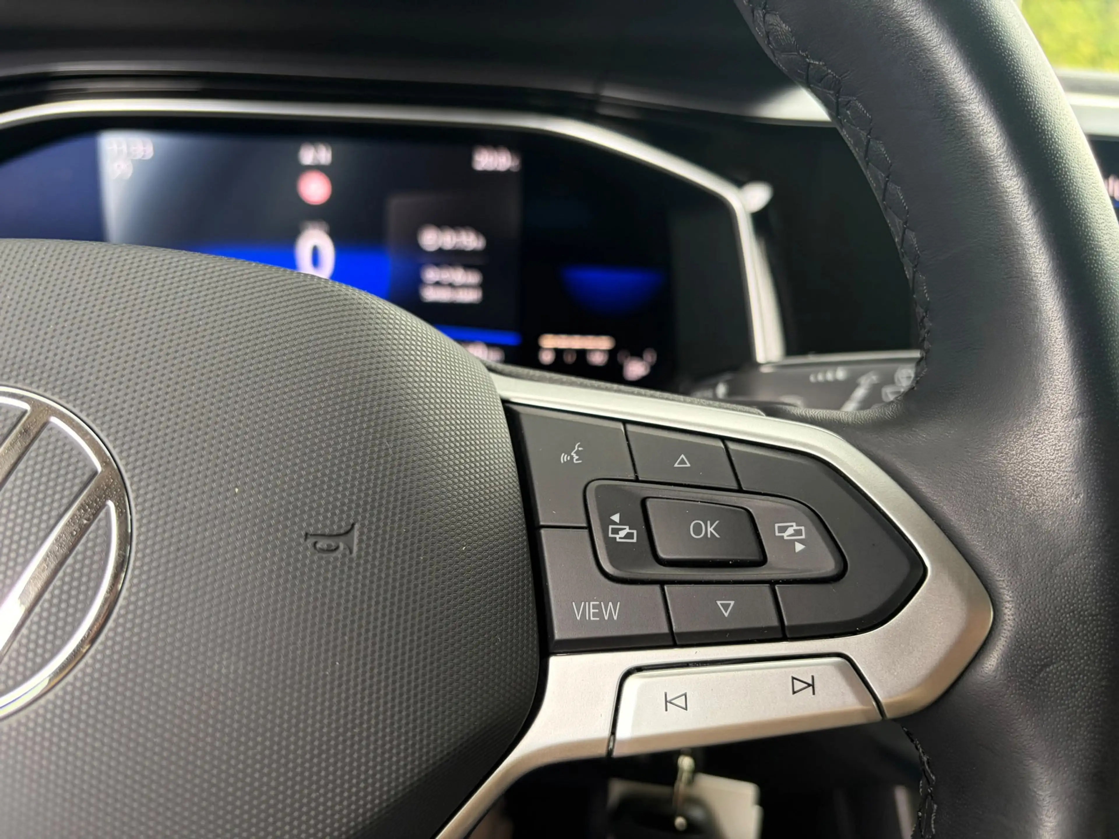 Volkswagen Polo 1.0 TSI Life ASCOT GREY / XENON LED — photo 12