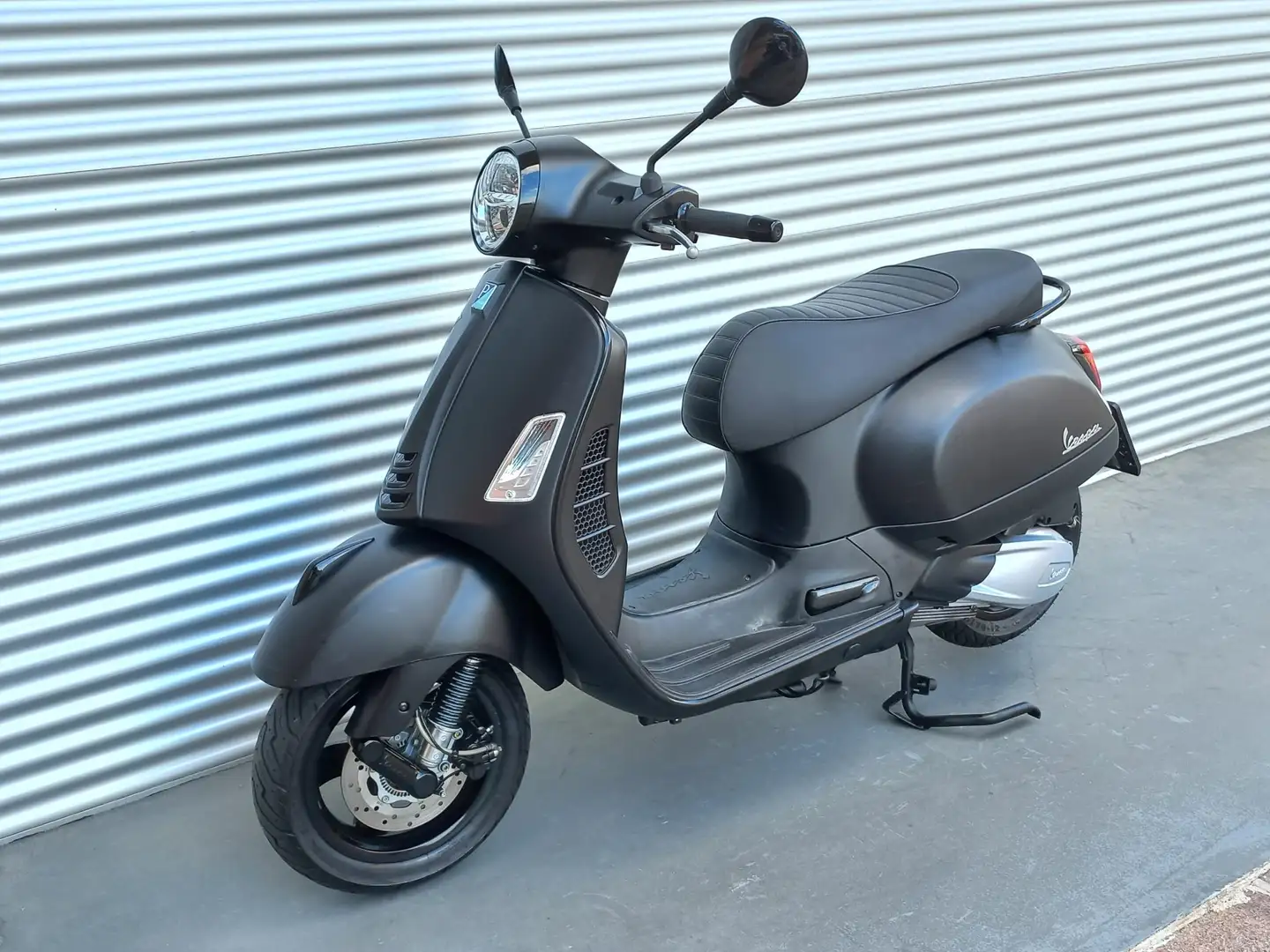 Vespa GTS 300 notte Černá - 1