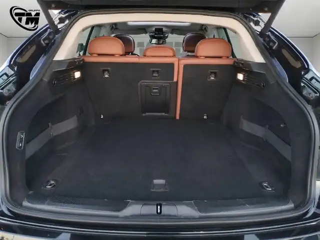 Maserati Levante view 14
