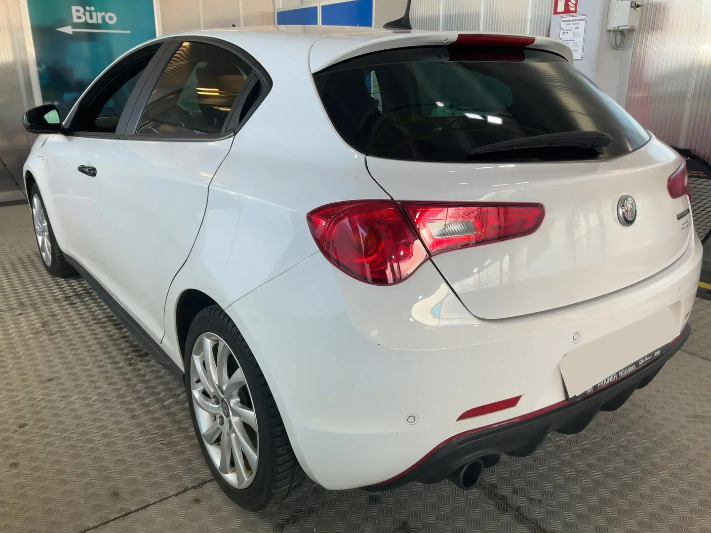 Alfa Romeo Giulietta Giulietta B-Tech 1,4 TB 120 B-Tech Weiß - 2