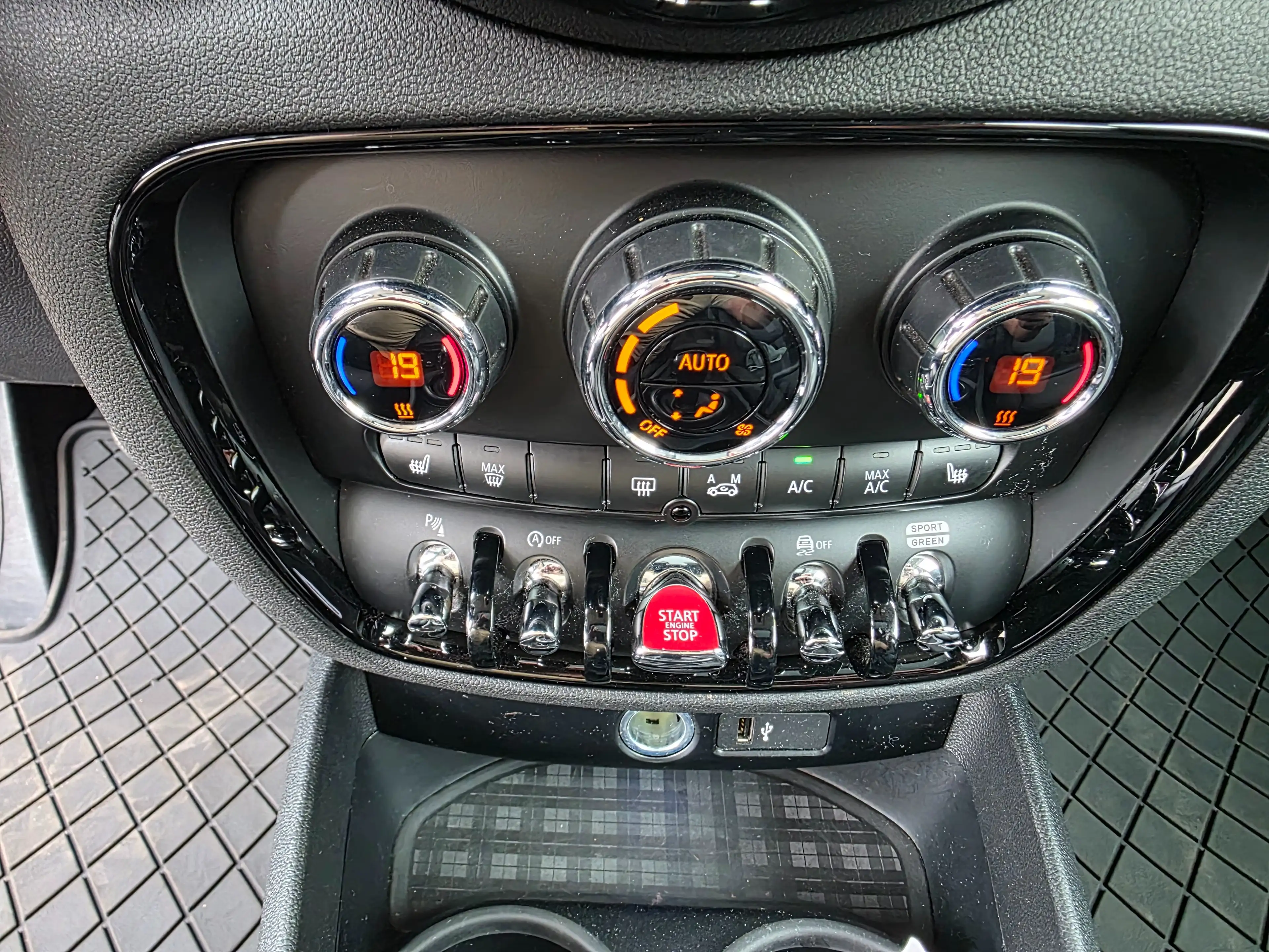 MINI Cooper SD Clubman Cooper SD — photo 15