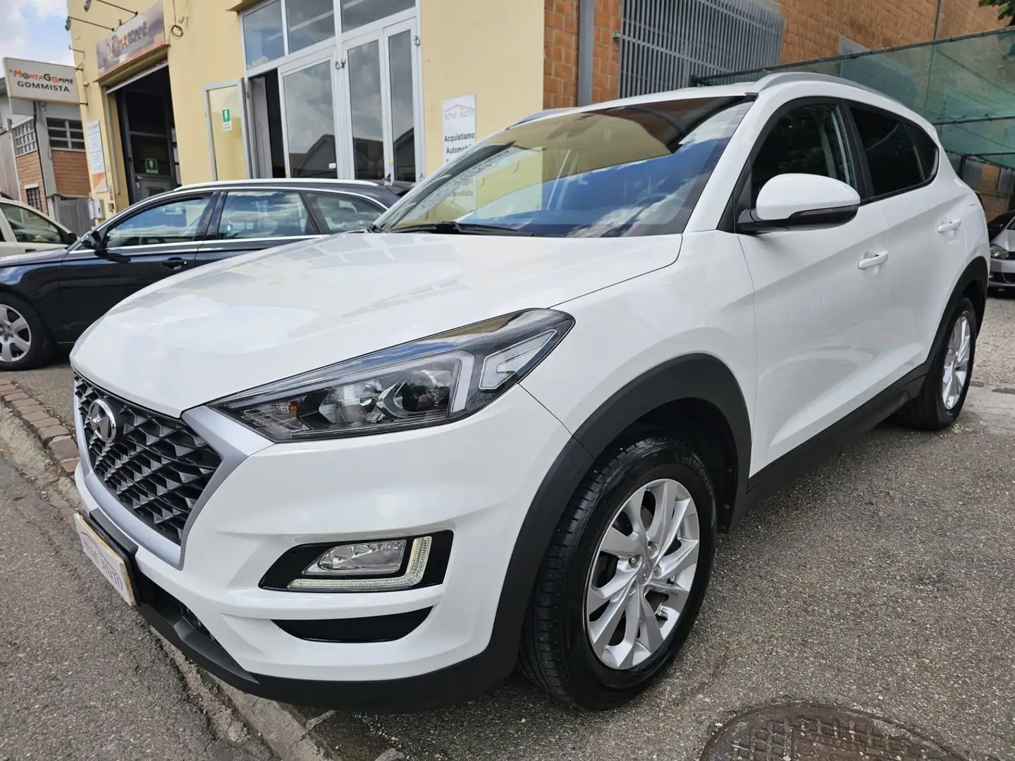 Hyundai TUCSON 1.6 CRDI 115cv X-Tech*Navi*Pdc*Retrocamera*Euro6* Bianco - 2
