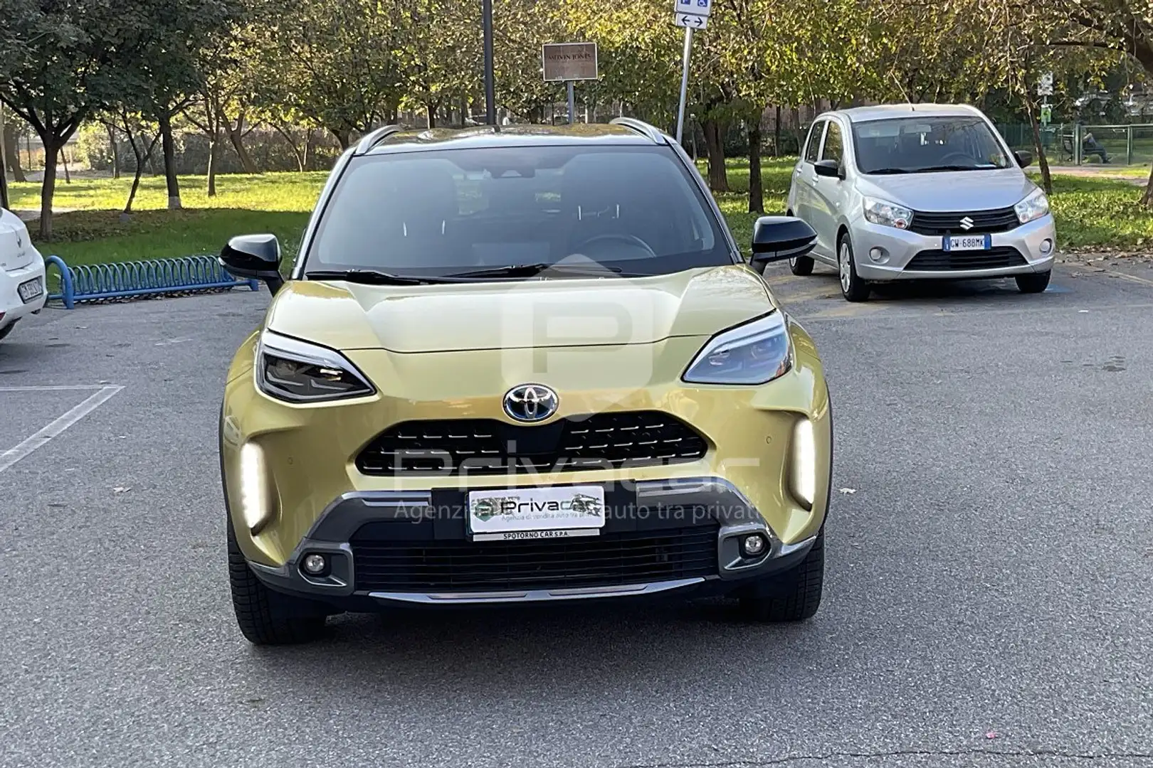 Toyota Yaris Cross Yaris Cross 1.5 Hybrid 5p. E-CVT AWD-i Premiere Jaune - 2