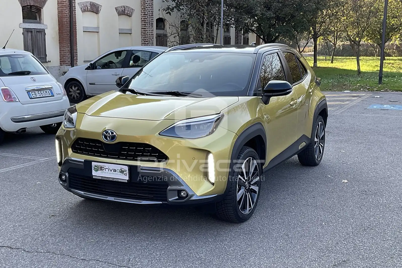 Toyota Yaris Cross Yaris Cross 1.5 Hybrid 5p. E-CVT AWD-i Premiere Jaune - 1