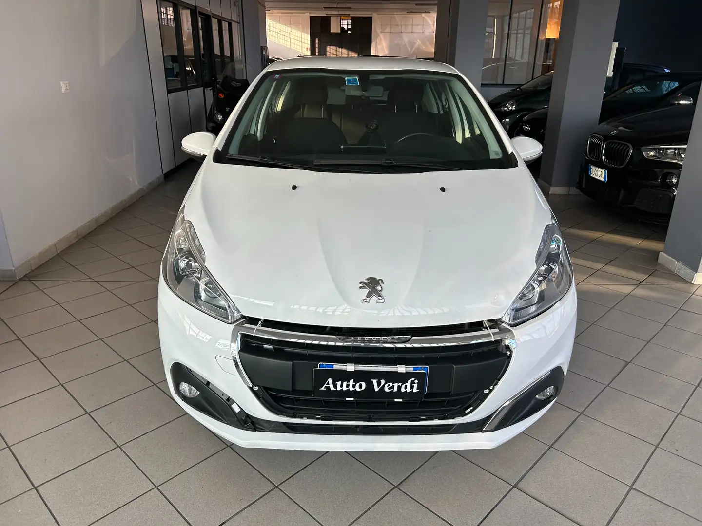 Peugeot 208 208 5p 1.2 NEOPATENTATO Bianco - 2