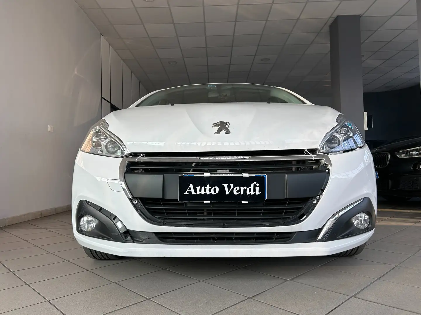 Peugeot 208 208 5p 1.2 NEOPATENTATO Bianco - 1