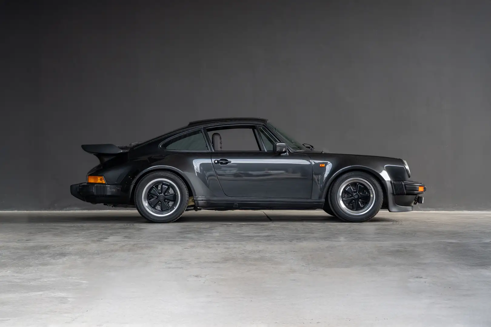 Porsche 930 Turbo Nero - 2