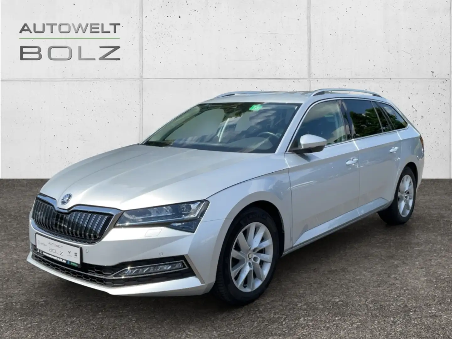 Skoda Superb Combi Style iV 1.4 TSI StandHZG Navi ACC DCC DigiC Silber - 1