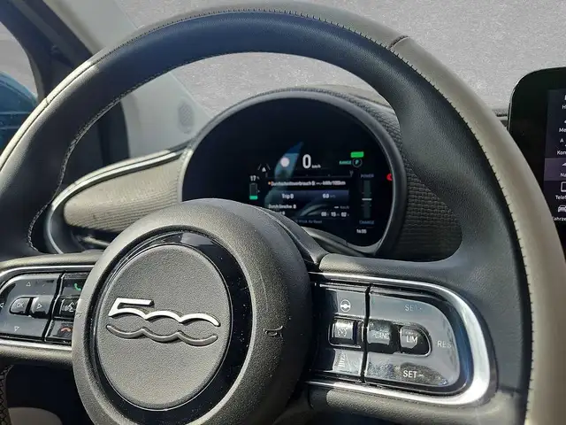 Fiat 500e view 10