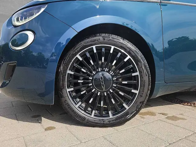 Fiat 500e view 9
