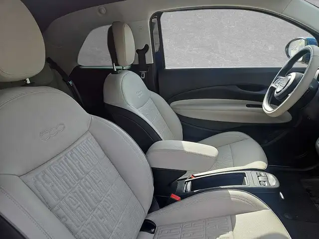 Fiat 500e view 3