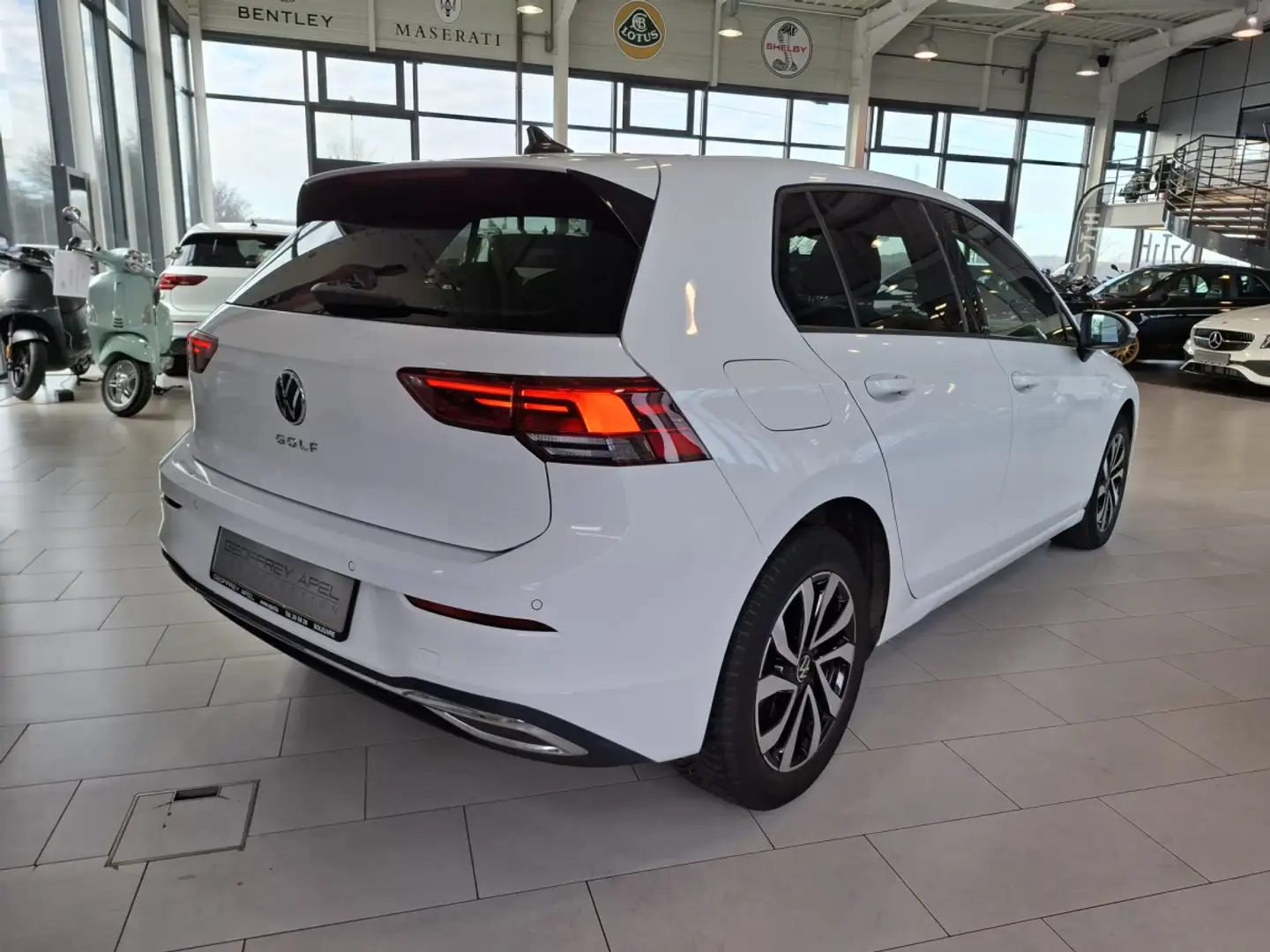 Volkswagen Golf VIII 1.5 TSI 130 ACTIVE, VIRTUAL, NAVI, LED, GARAN Wit - 2