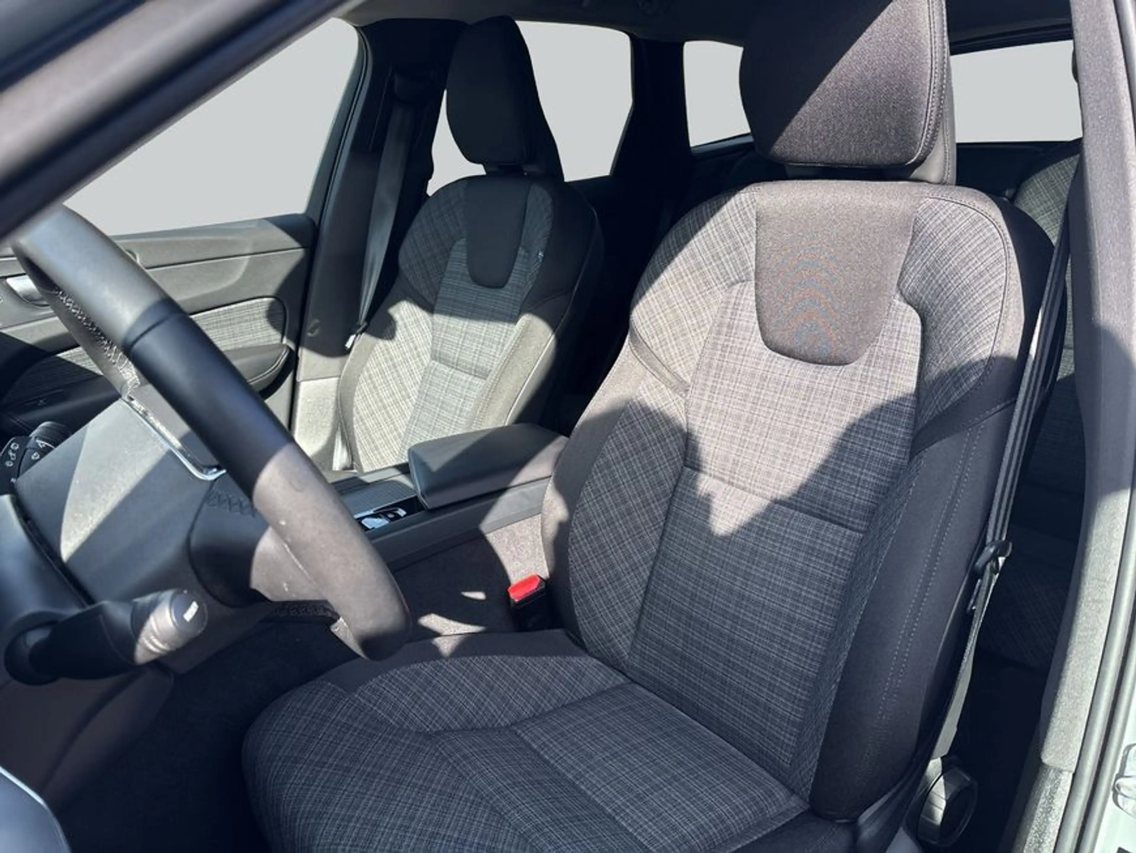 Volvo XC60 XC60 B4 D Core Sitzheiz Fahrass LM19'' Winper-P — photo 10