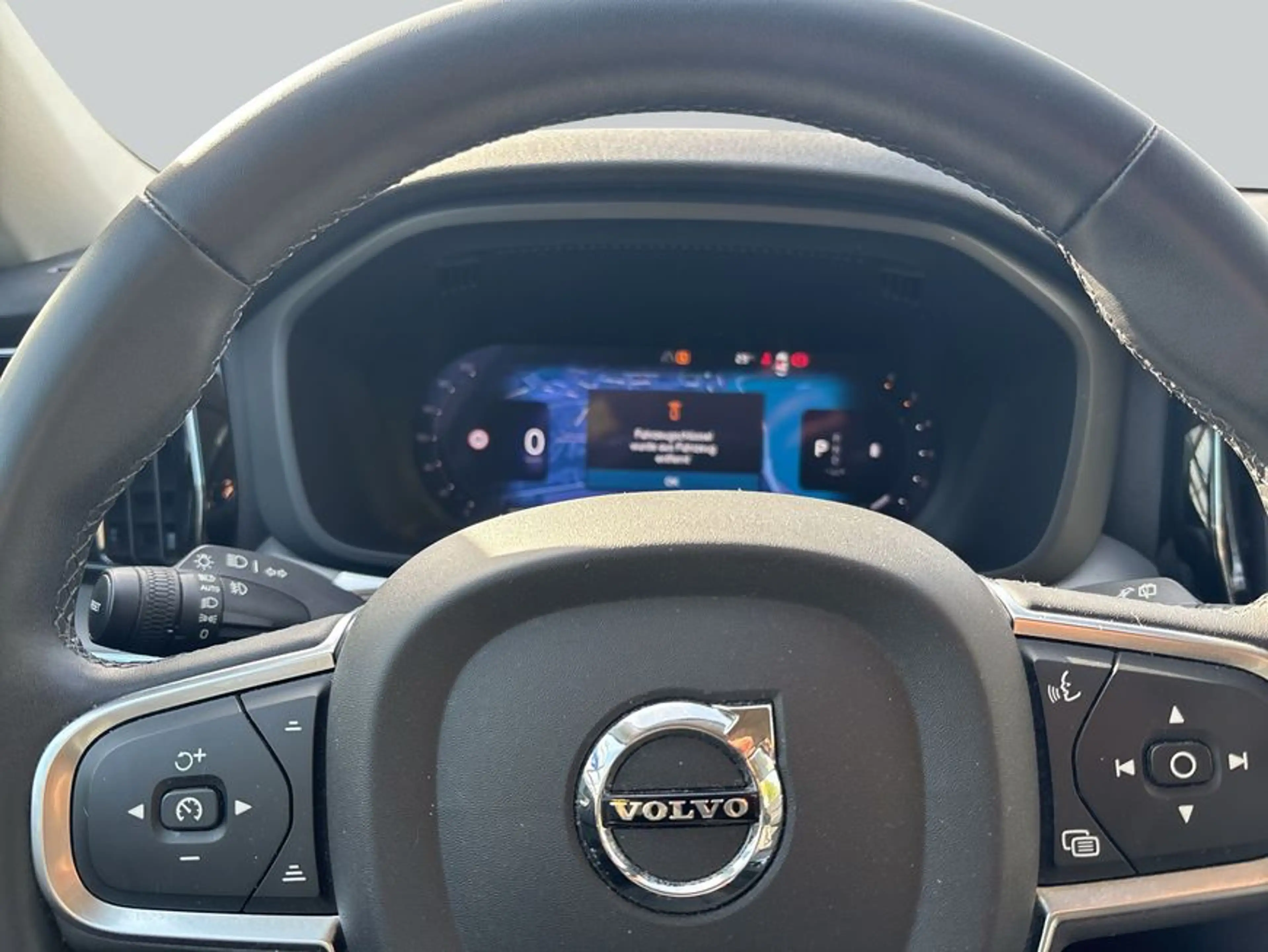 Volvo XC60 XC60 B4 D Core Sitzheiz Fahrass LM19'' Winper-P — photo 17