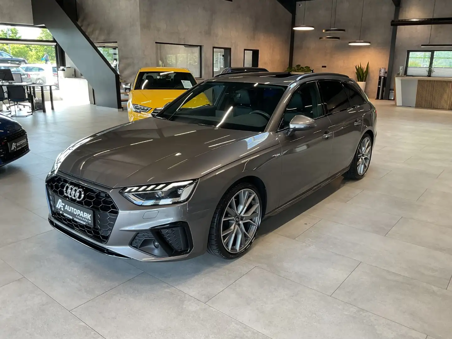 Audi A4 Av. 35 TDI S line AHK Matrix Pano Stand. 19" Grau - 1