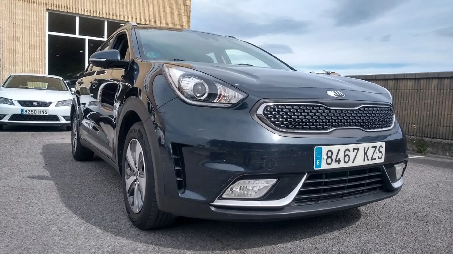 Kia Niro 1.6 HEV Concept Bleu - 1