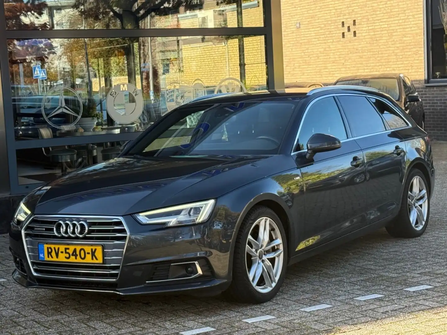 Audi A4 2.0 TDI Quattro Sport Pro Line S Automaat Navi Cam Grijs - 2