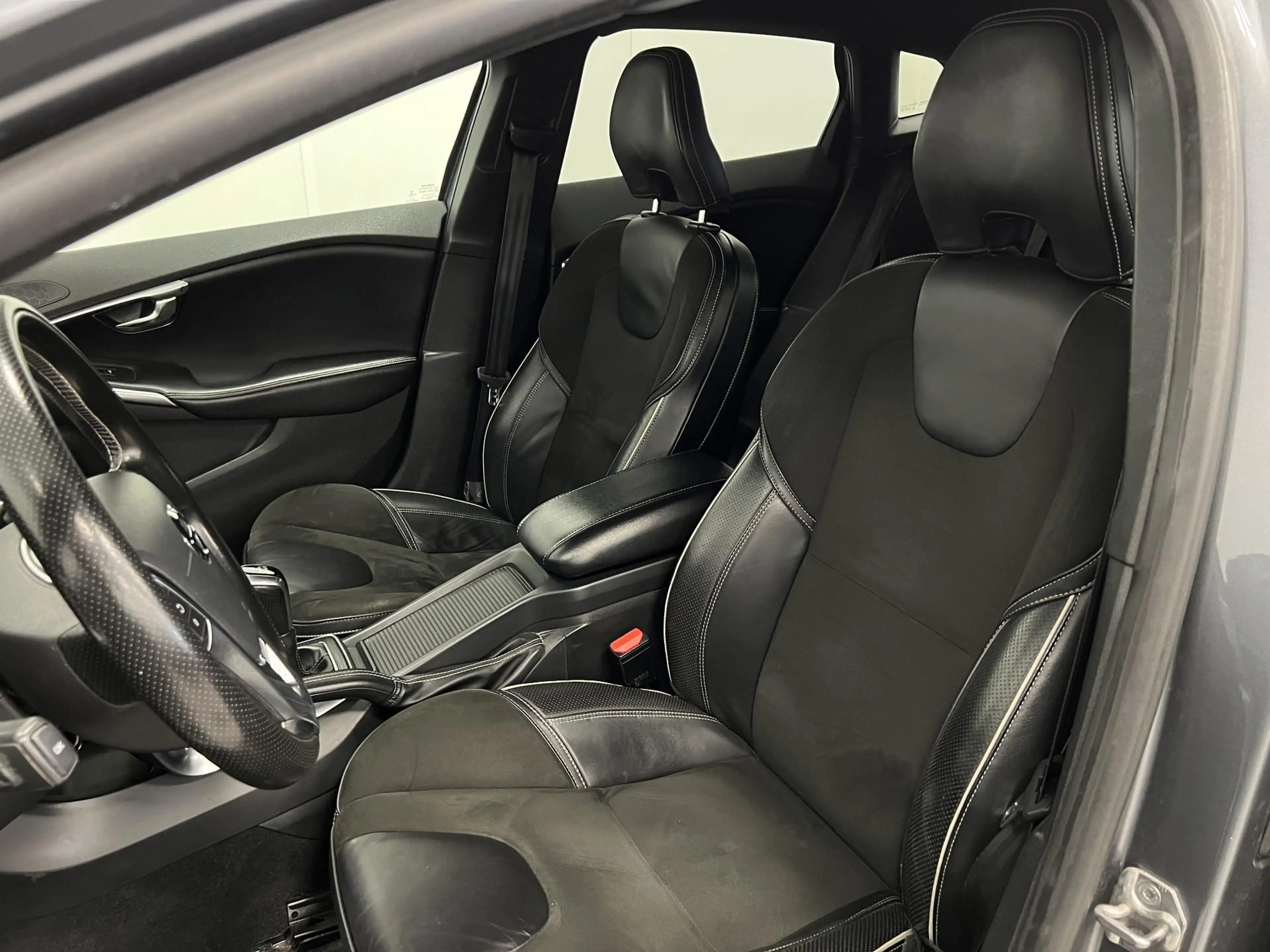 Volvo V40 2.0 T4 R-design Business Sport / Panodak / Stoelve — photo 7