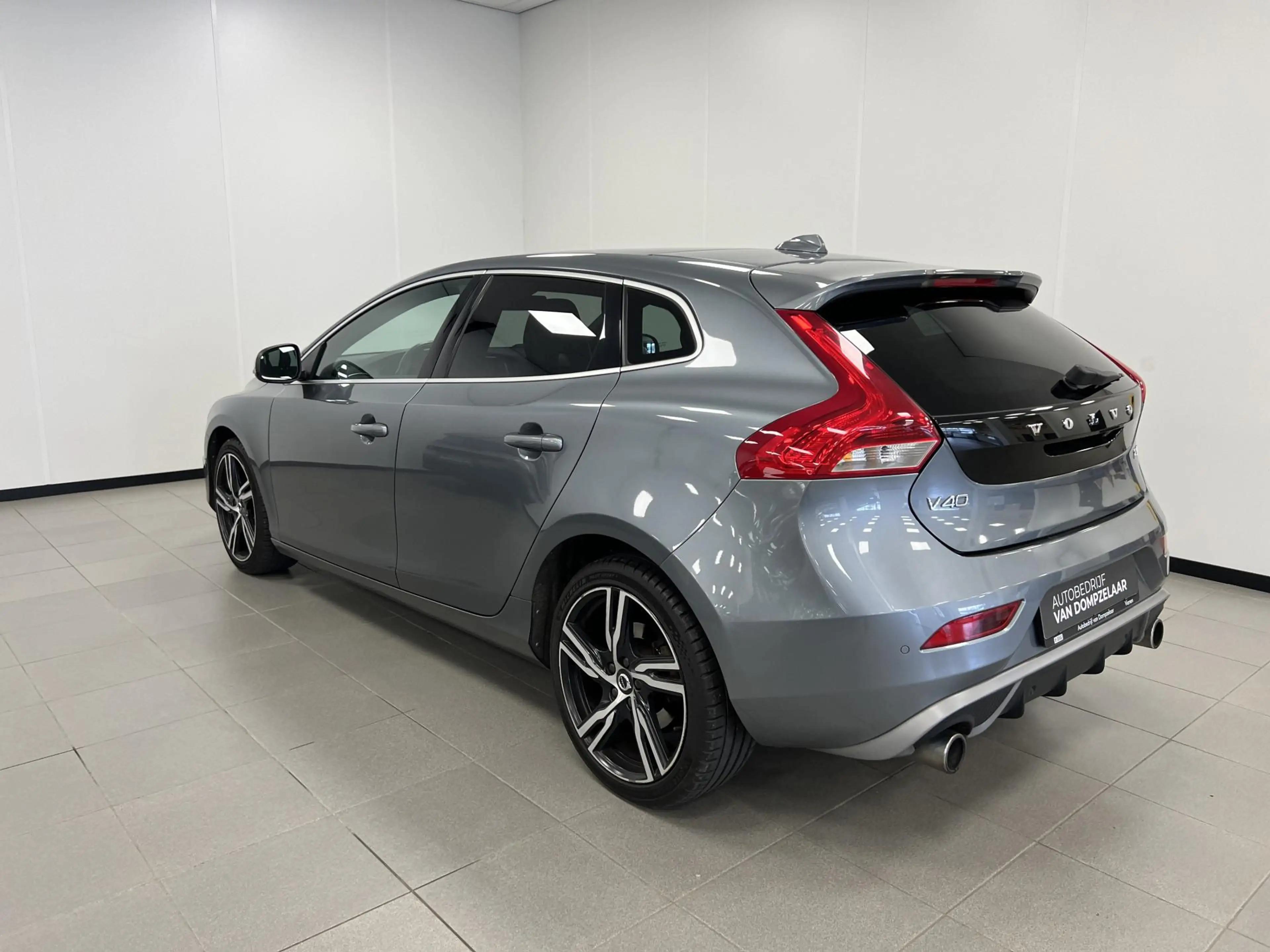 Volvo V40 2.0 T4 R-design Business Sport / Panodak / Stoelve — photo 3