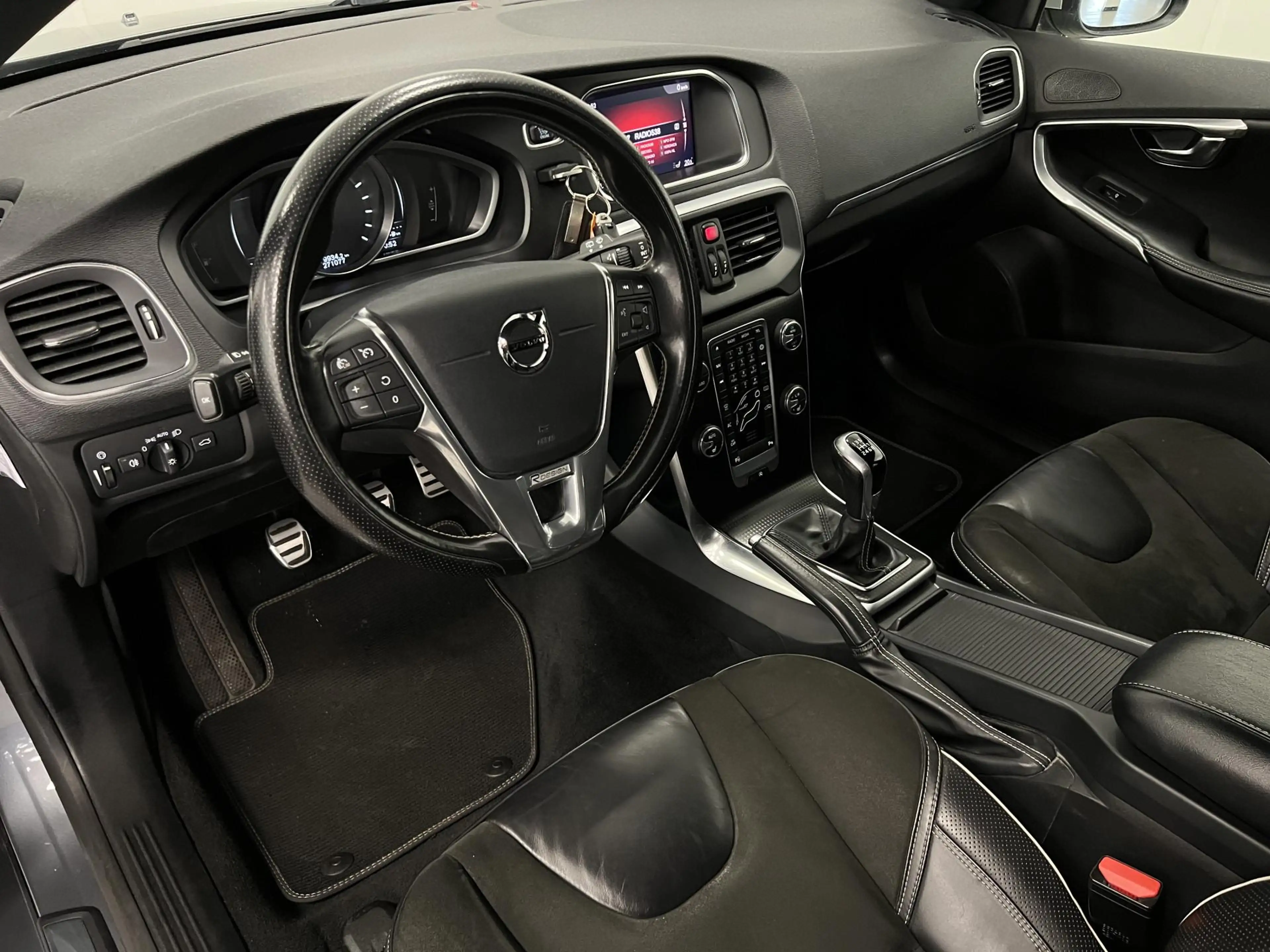 Volvo V40 2.0 T4 R-design Business Sport / Panodak / Stoelve — photo 6