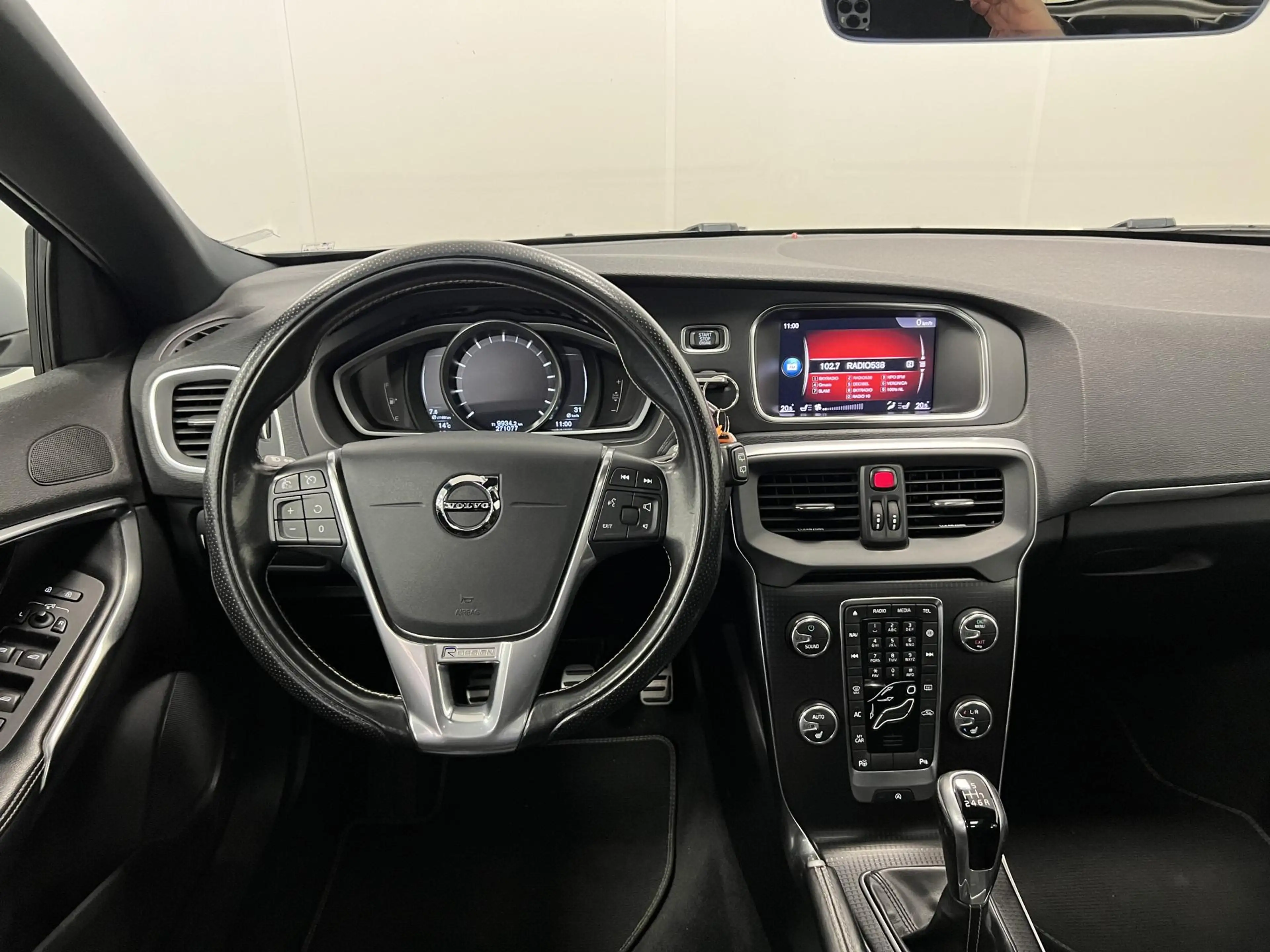 Volvo V40 2.0 T4 R-design Business Sport / Panodak / Stoelve — photo 2