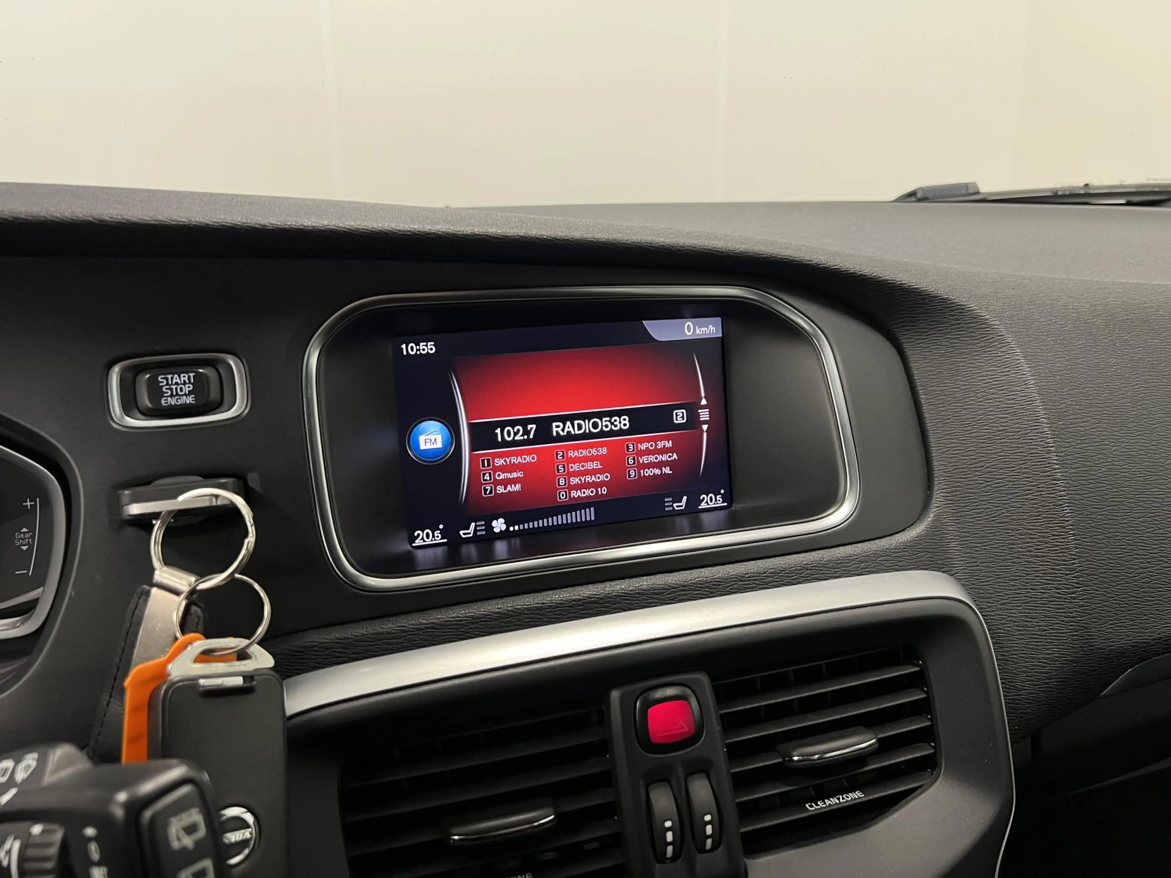 Volvo V40 2.0 T4 R-design Business Sport / Panodak / Stoelve — photo 10