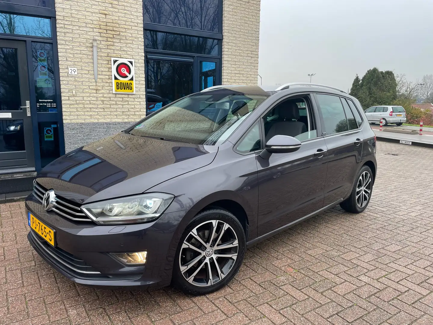 Volkswagen Golf Sportsvan 1.2 TSI Connected Series- automaat Gris - 1