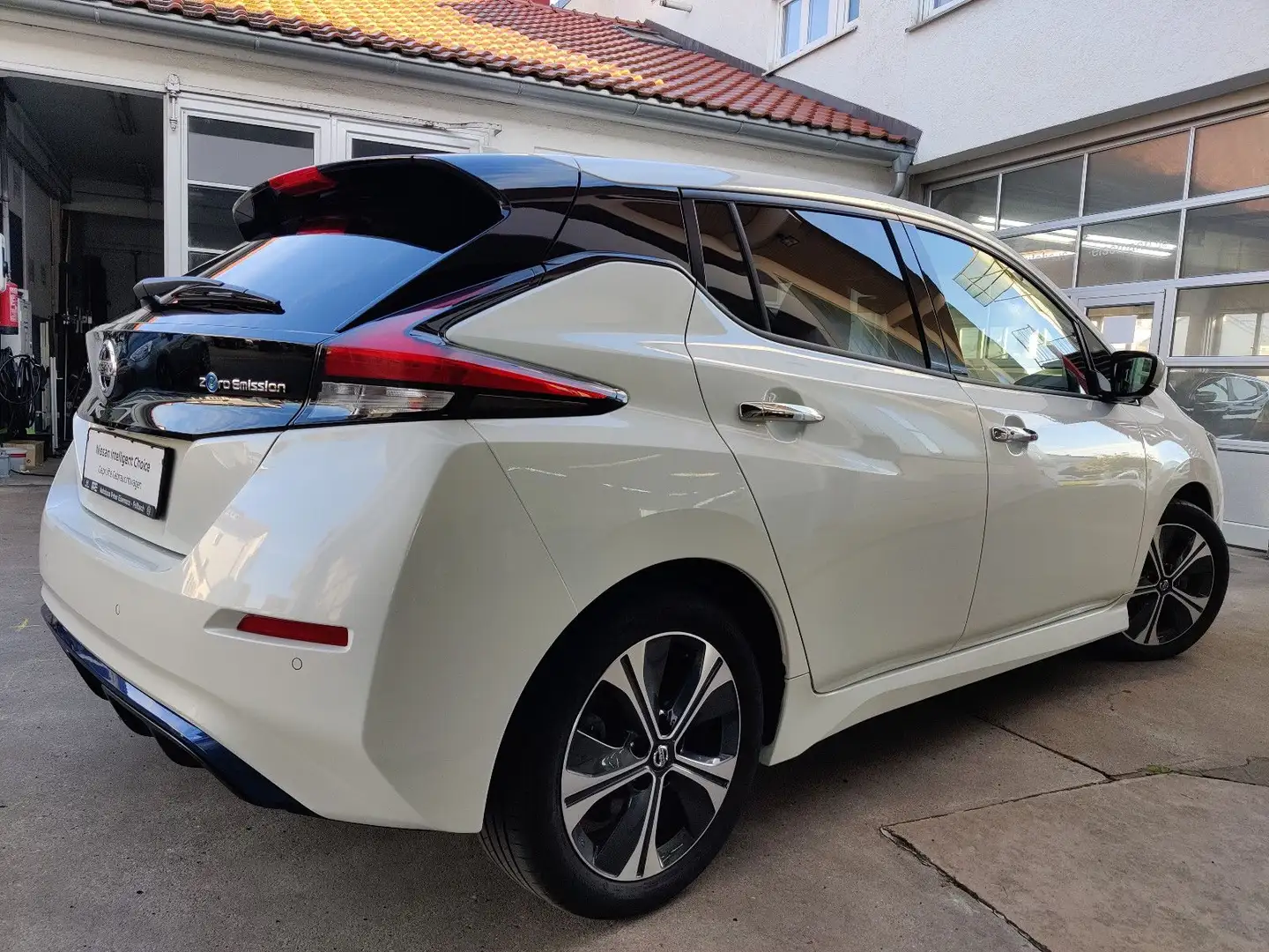 Nissan Leaf 40kW/h TEKNA Blanc - 2