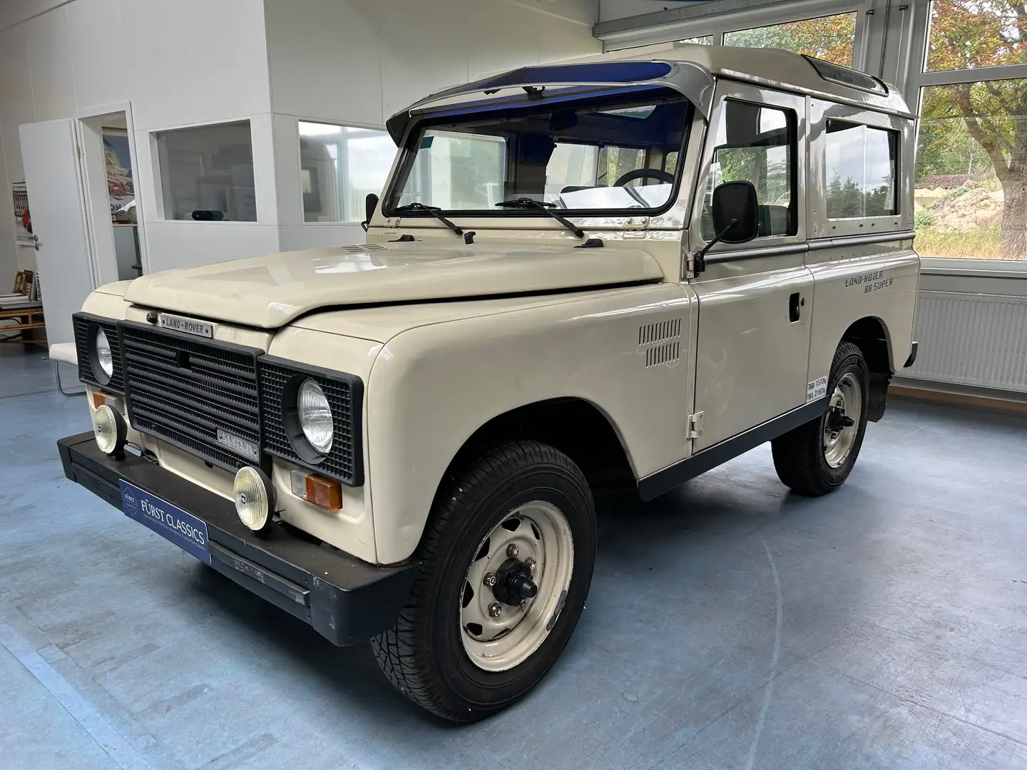 Land Rover Defender 90 / 88 Santana Oldtimer mit H-Zulassung rostfrei Beige - 1