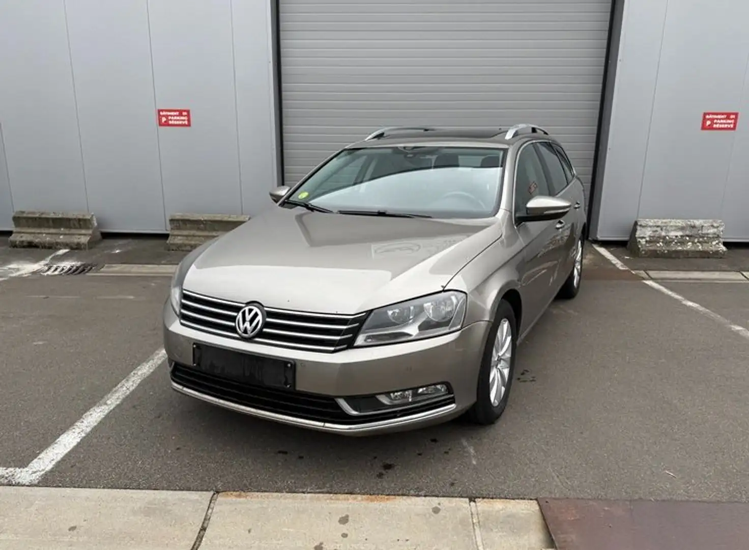 Volkswagen Passat Passat 1.6 TDi MARCHAND/EXPORT Beige - 1