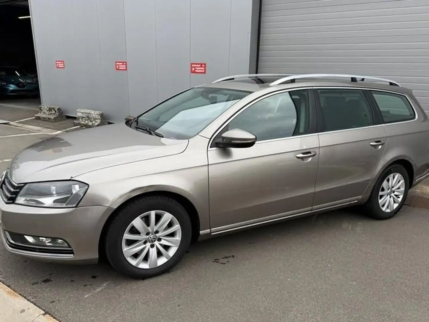 Volkswagen Passat Passat 1.6 TDi MARCHAND/EXPORT Beige - 2