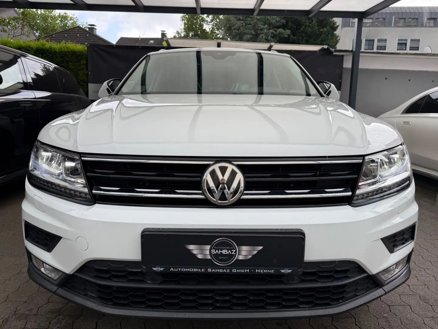 Volkswagen Tiguan BMT/Start-Stopp 4Motion *ACC*PANO*AHK*NAV Weiß - 2