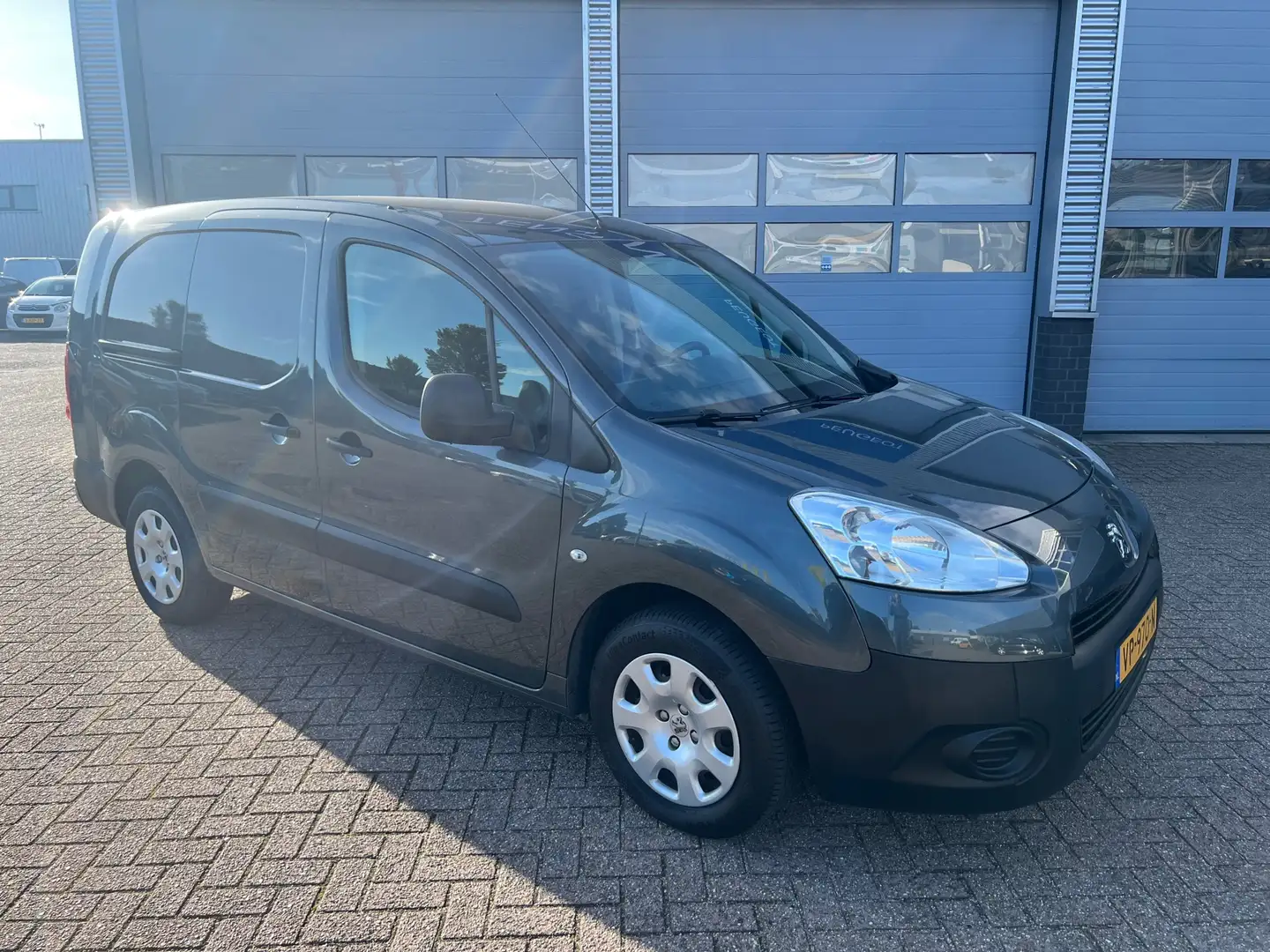 Peugeot Partner 122 1.6 e-HDI L2 XR | Airco | Trekhaak | Nieuwe di - 2