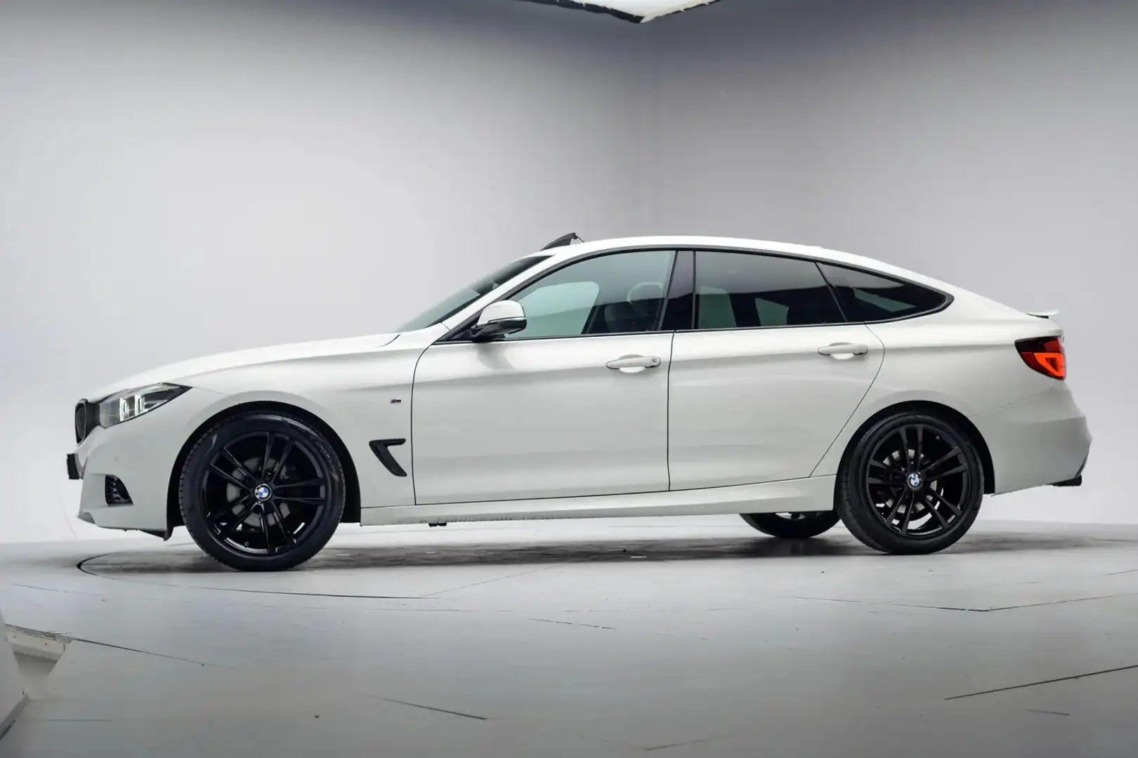 BMW 320 3-serie GT 320i High Exec. Ed. M sport [ Airco pan Wit - 2