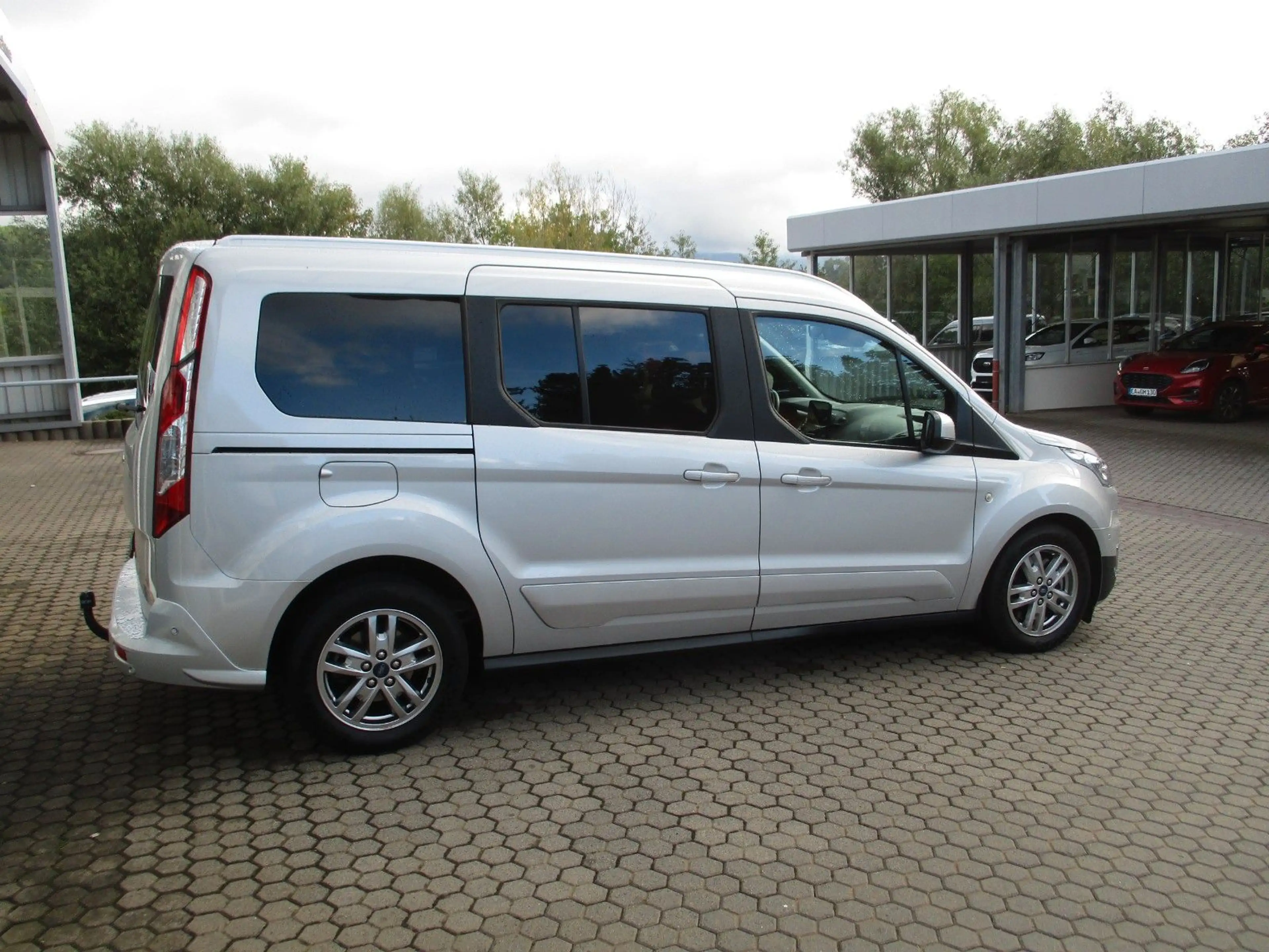 Ford Grand Tourneo Connect Titanium / ACC / Xenon — photo 3