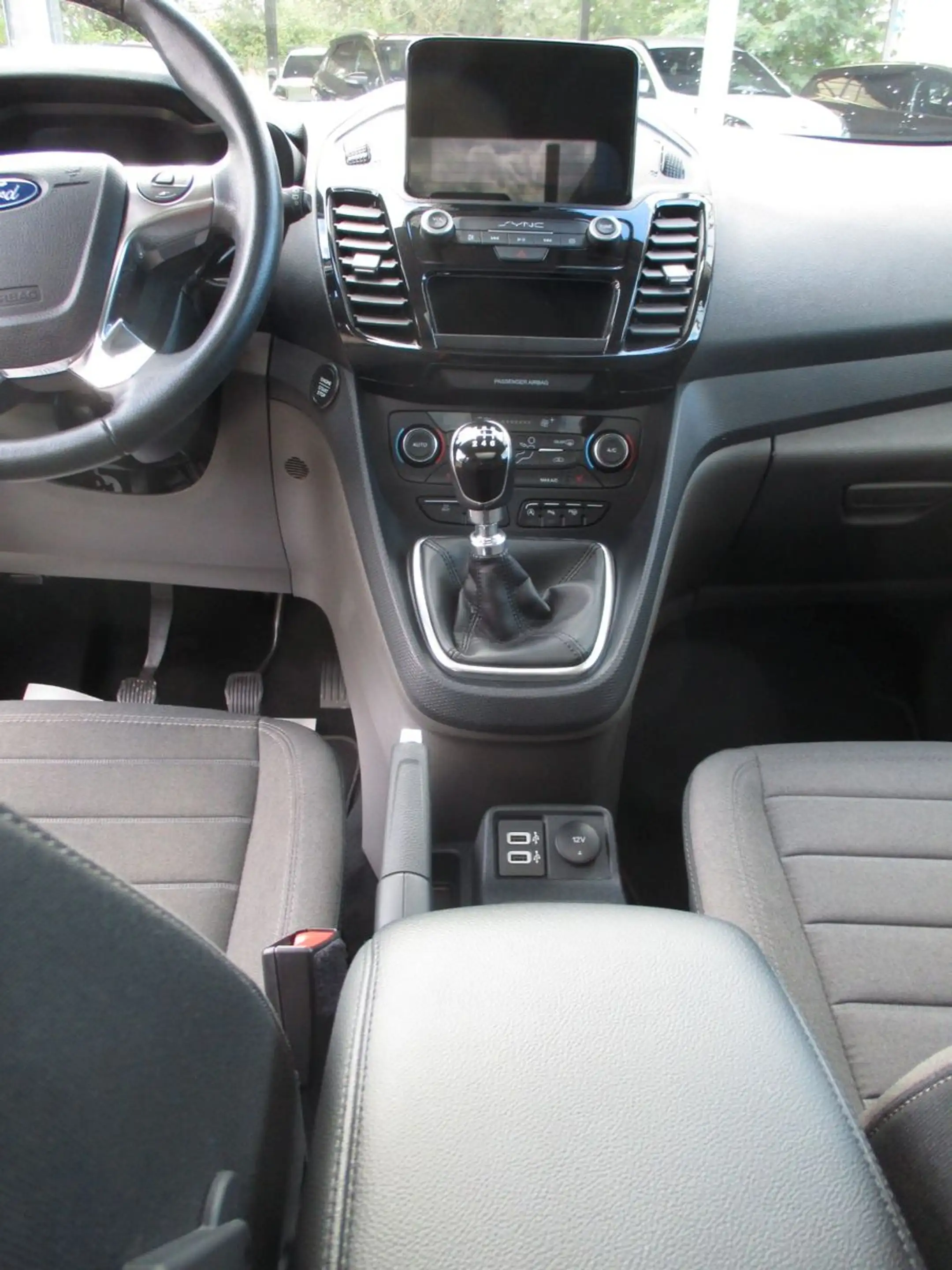 Ford Grand Tourneo Connect Titanium / ACC / Xenon — photo 7