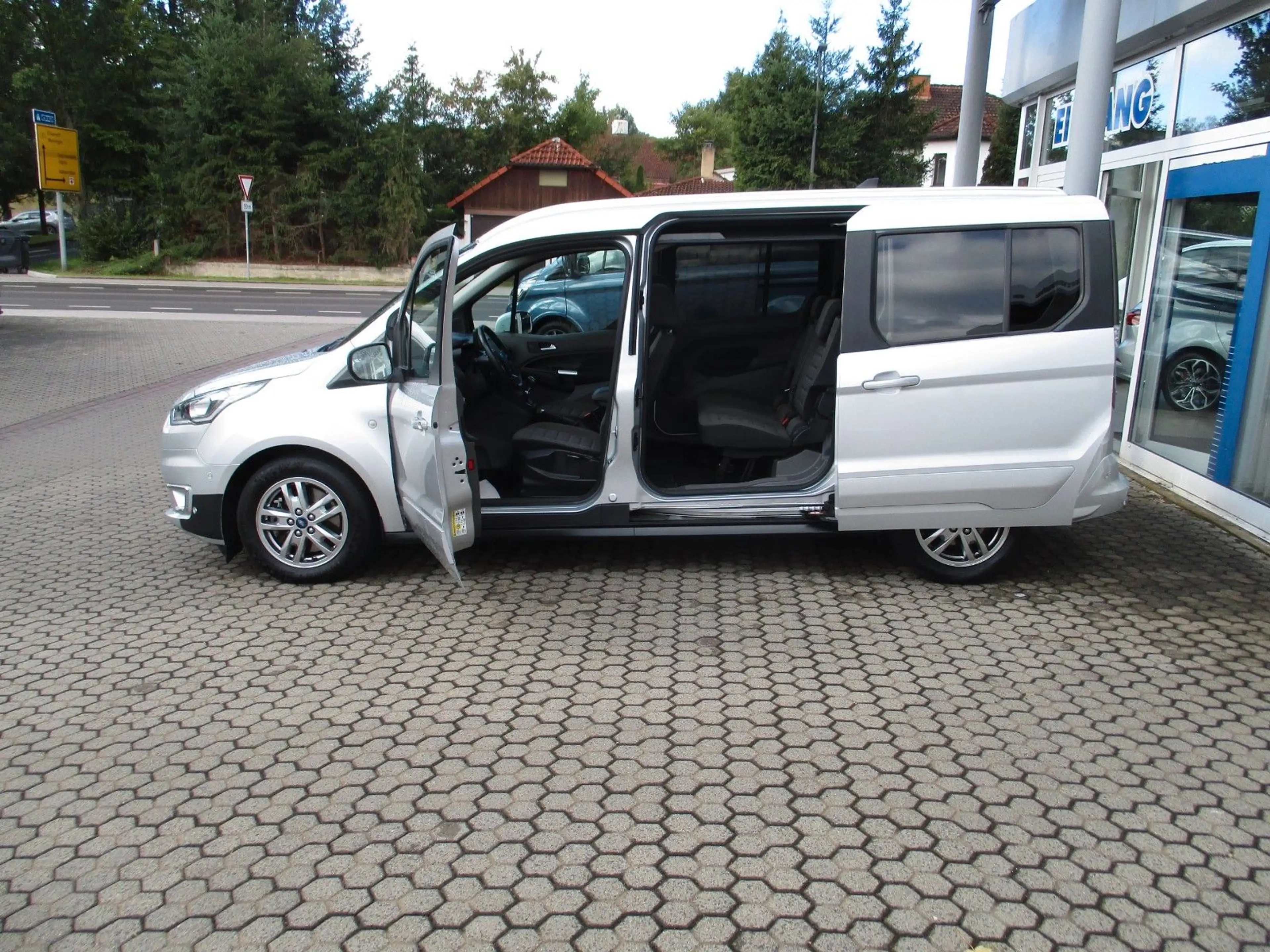 Ford Grand Tourneo Connect Titanium / ACC / Xenon — photo 14