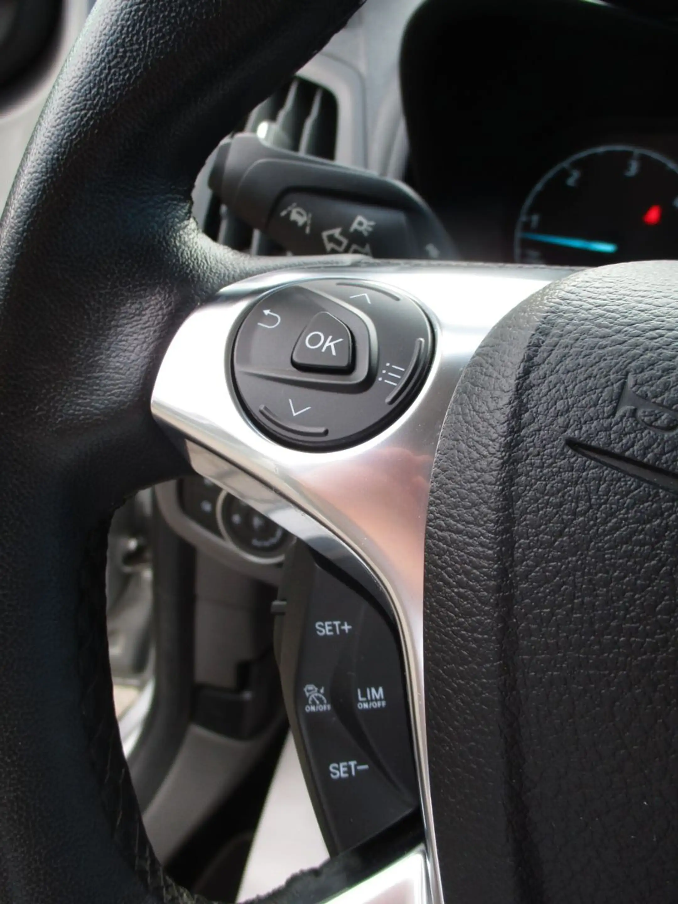 Ford Grand Tourneo Connect Titanium / ACC / Xenon — photo 9