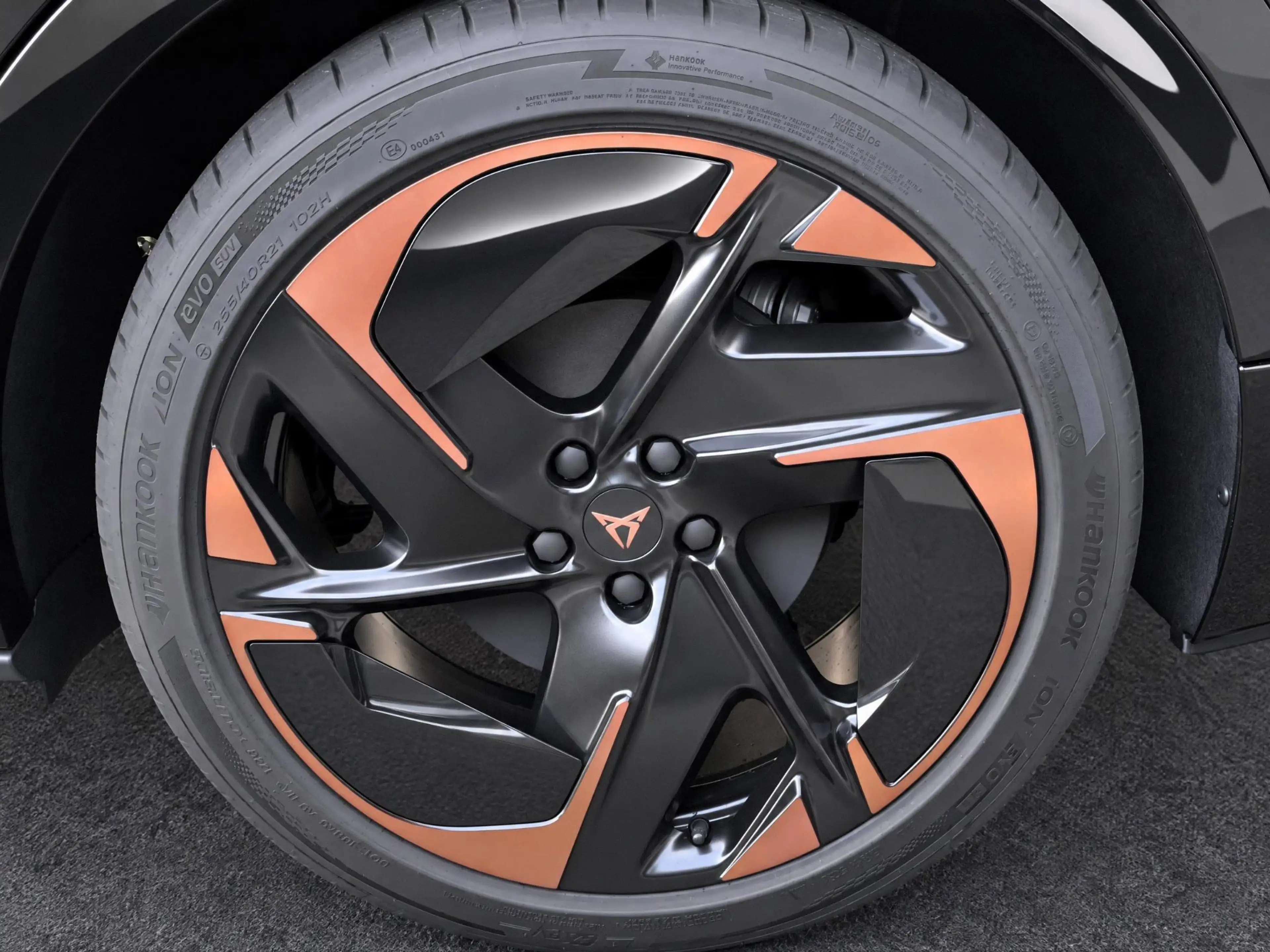 CUPRA Tavascan Adrenaline 82 kWh 286 PK l Panoramadak l 21" Katla — photo 6