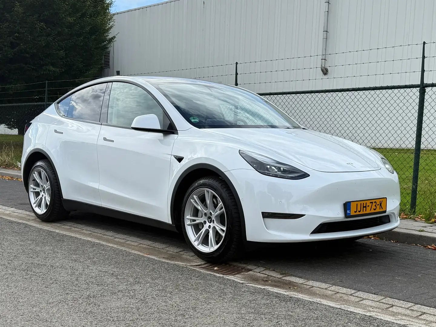 Tesla Model Y Long Range Dual Motor 75 kWh Blanc - 2