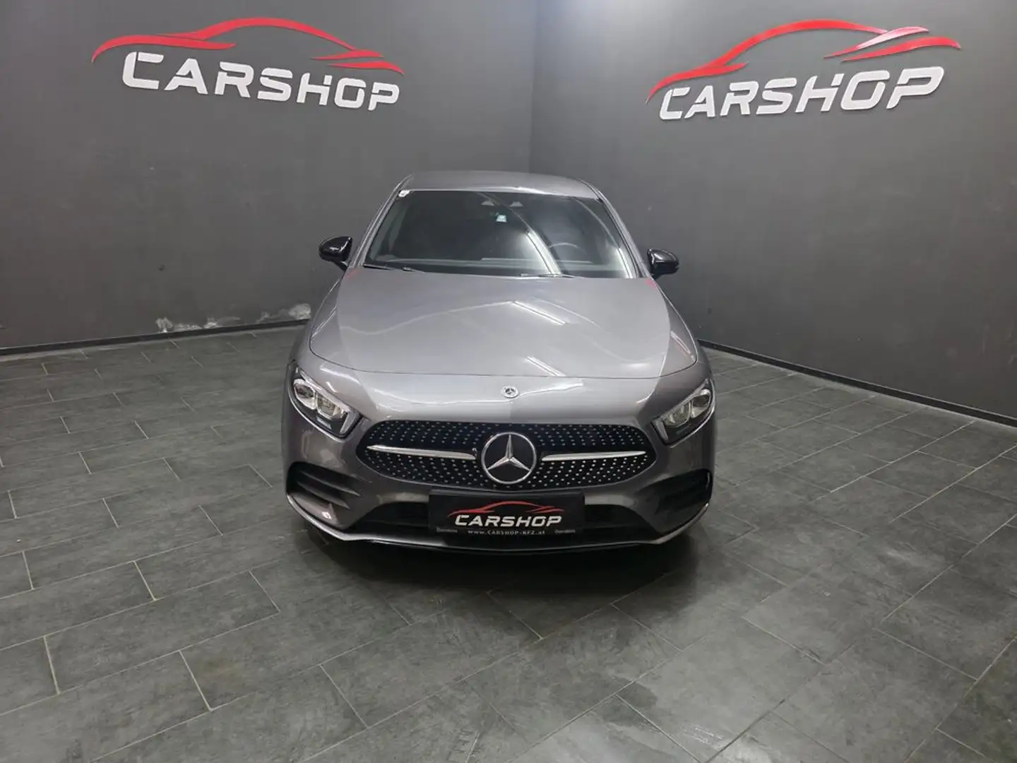 Mercedes-Benz A 180 d Amg-Line Grau - 1