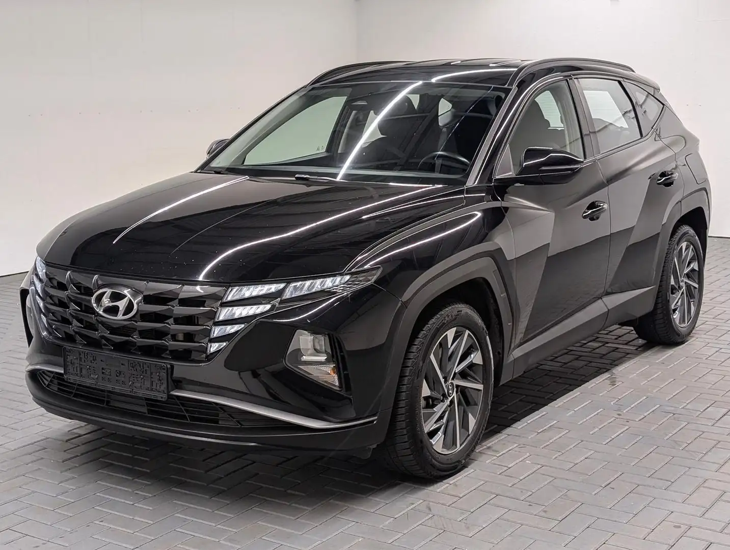 Hyundai TUCSON Navi/SHZ/LRHZ/PDC/Kam/18-LM Schwarz - 1