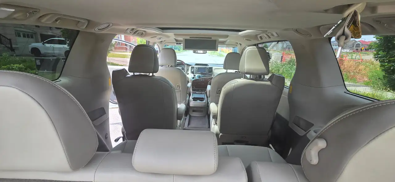 Toyota Sienna снимка Toyota Sienna